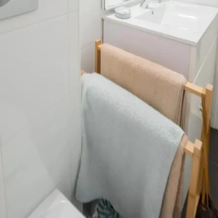 New & Cosy Studio Apt For 2 Apartment *